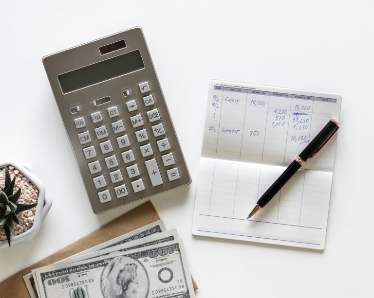 calculator-3242872_1920-768x613