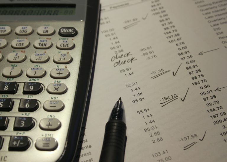 accounting-761599_1920-768x550